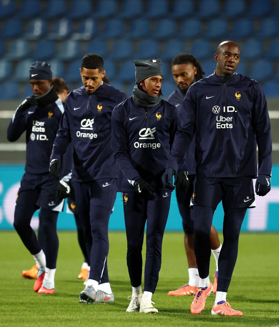 AA, 在训练中 AA, 在训练中